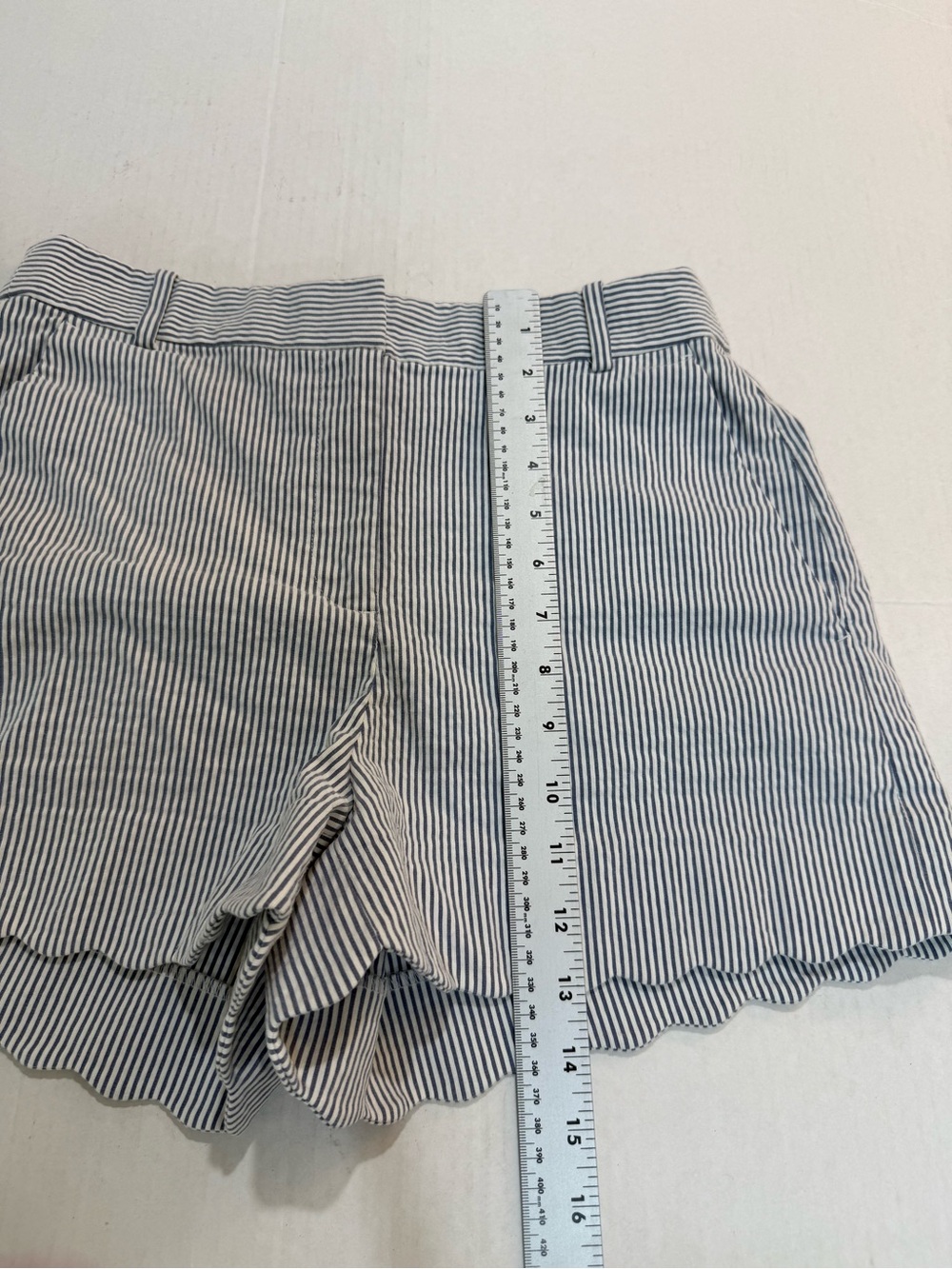 J.Crew Scalloped Hem Seersucker Shorts Womens Size 4 Blue White Stripe Preppy - Picture 4 of 11
